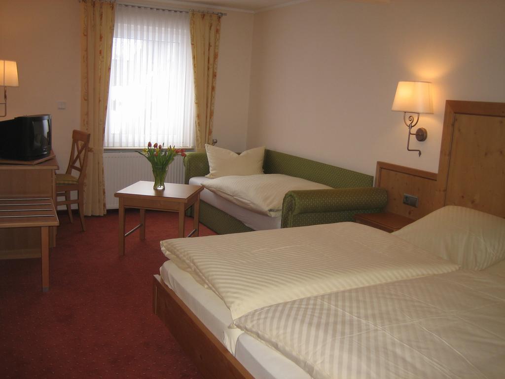Hotel Lindenhof Мешеде Екстериор снимка