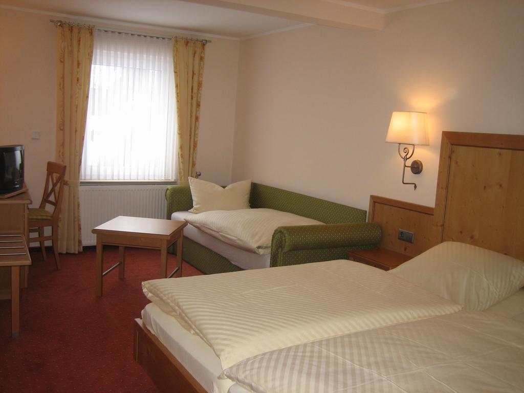 Hotel Lindenhof Мешеде Стая снимка