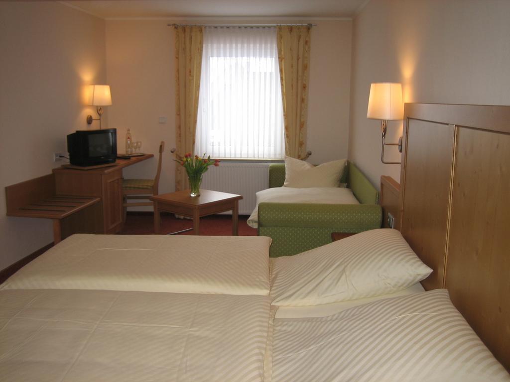 Hotel Lindenhof Мешеде Стая снимка