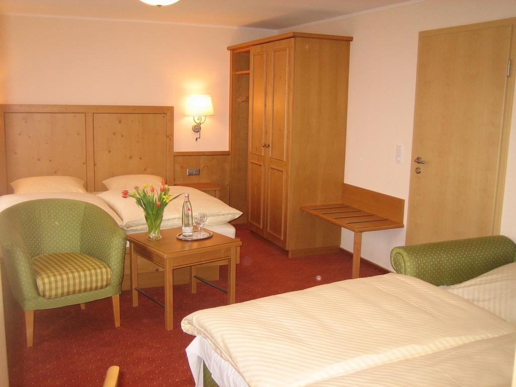 Hotel Lindenhof Мешеде Стая снимка