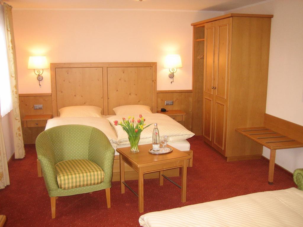 Hotel Lindenhof Мешеде Стая снимка