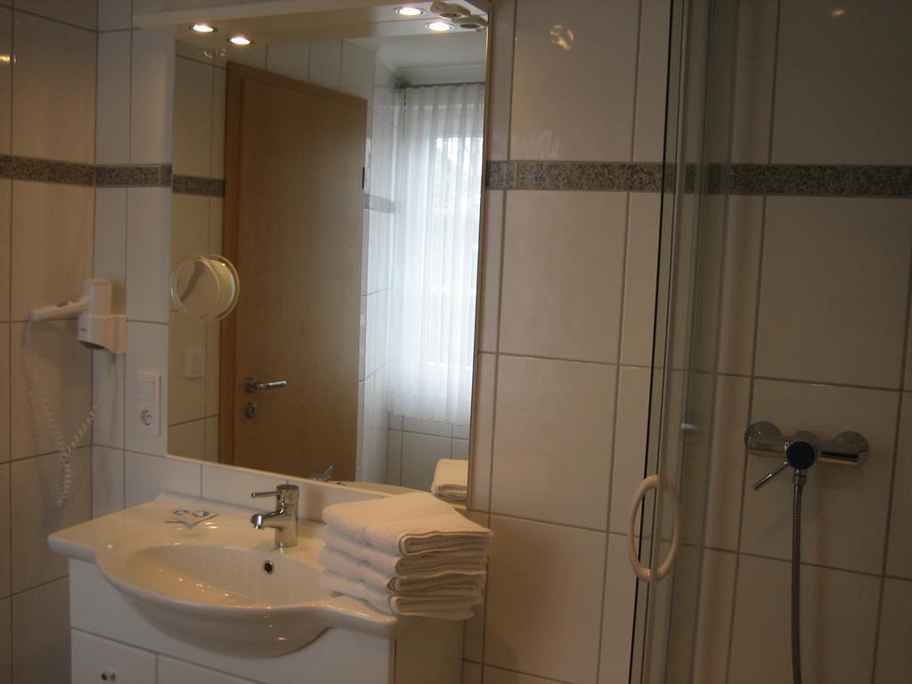 Hotel Lindenhof Мешеде Стая снимка