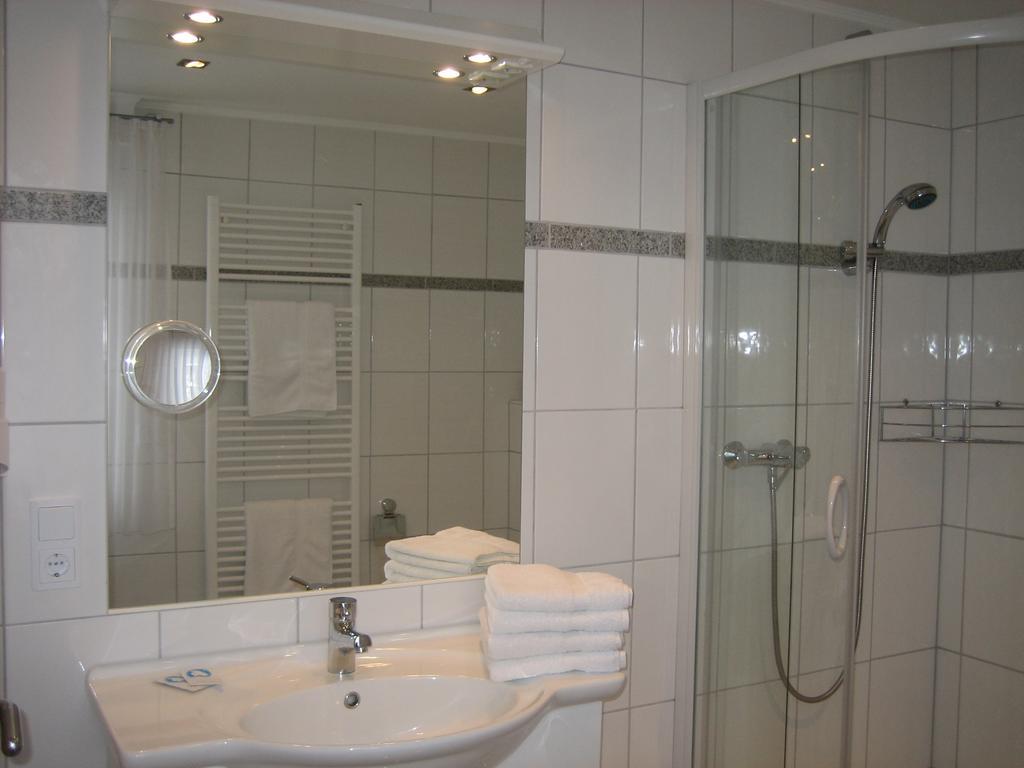 Hotel Lindenhof Мешеде Стая снимка