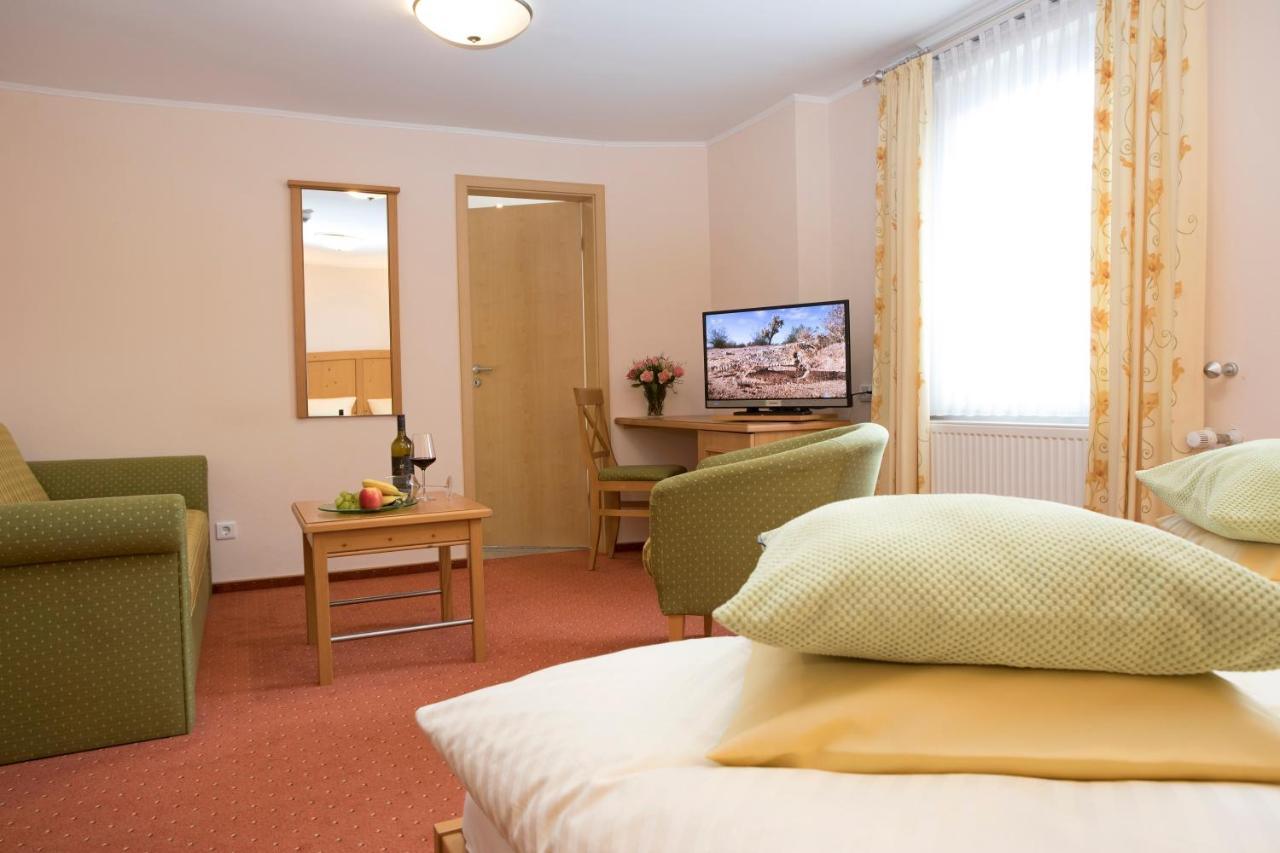 Hotel Lindenhof Мешеде Екстериор снимка