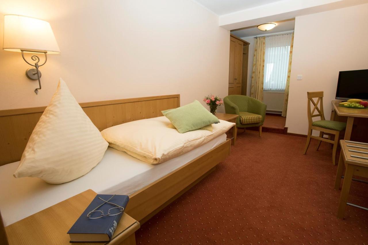 Hotel Lindenhof Мешеде Екстериор снимка